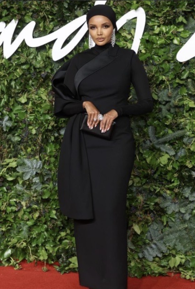 أزياء سهرة راقية للمحجبات مستوحاة من حليمة عدن 