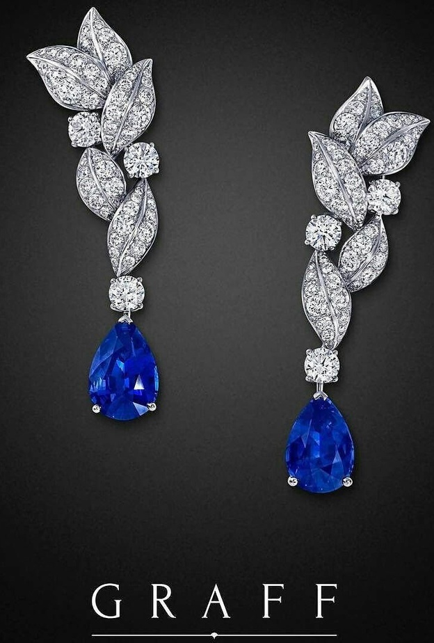 اقراط مرصعة بالحجر الازرق من دار Graff