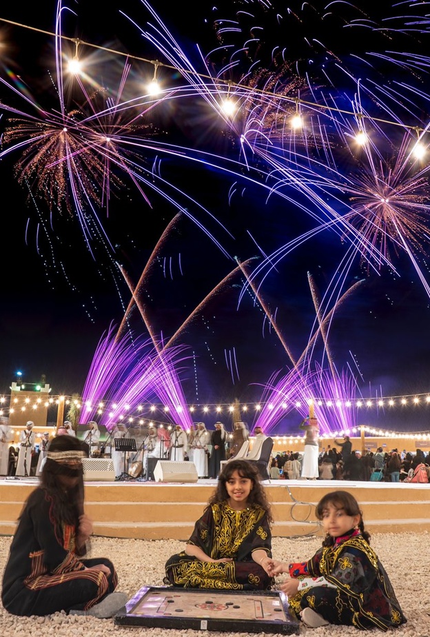 الأزياء الشعبية ترسم البهجة على وجوه الصغار - المصدر موسم الرياض 