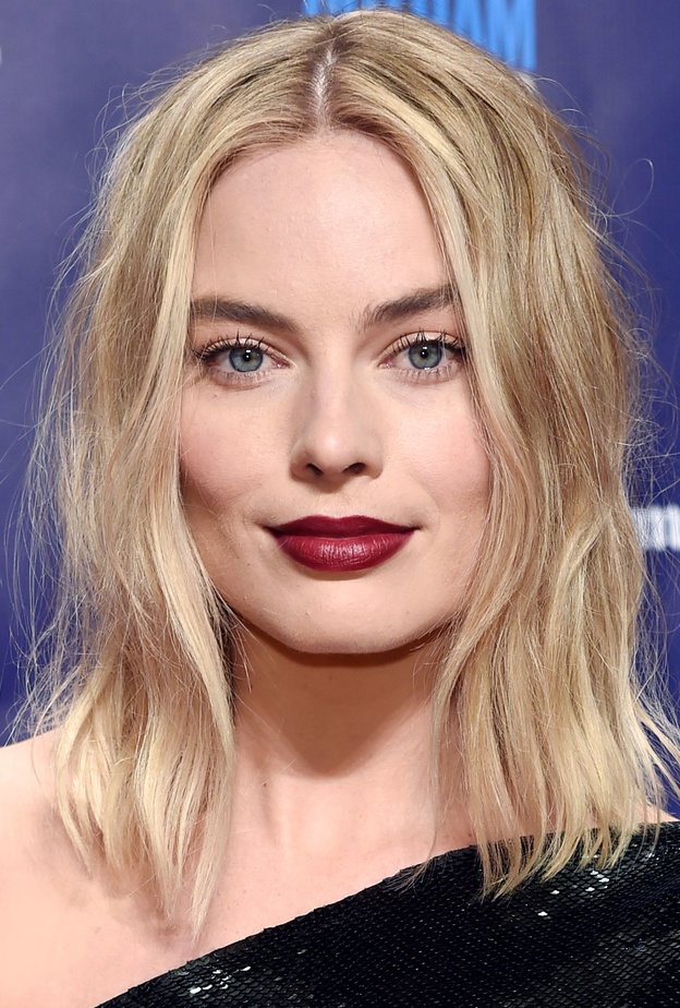 أجمل ألوان أحمر الشفاه المخملي الداكن لشتاء 2022 بأسلوب النجمات العالميات