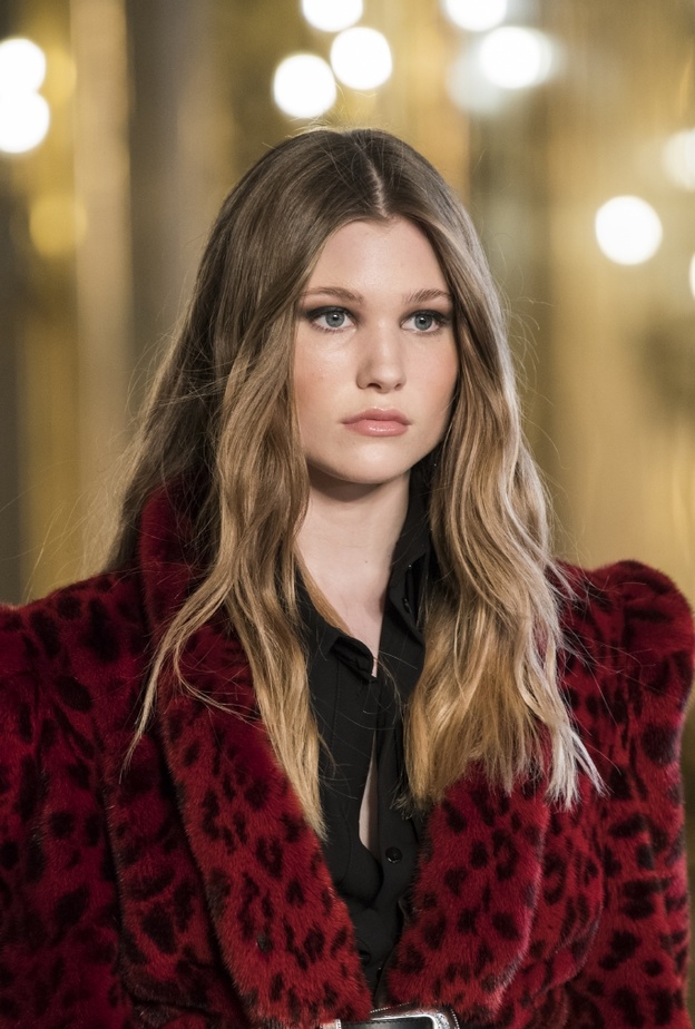 الوان شعر شتاء 2022 بنية بأسلوب دار Braschi