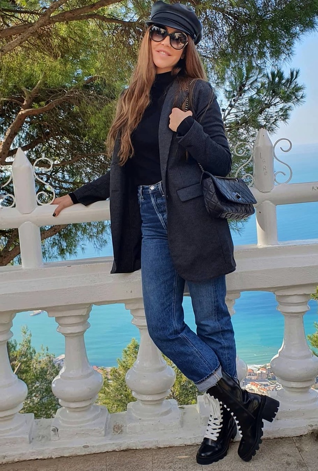 اطلالات كاجوال أنيقة للصبايا مستوحاة من كارلا حداد 