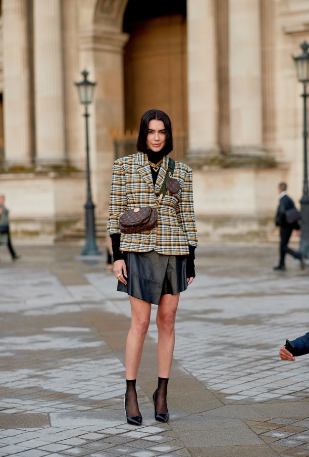 موديلات تنانير قصيرة لاطلالة مميزة في شتاء 2022