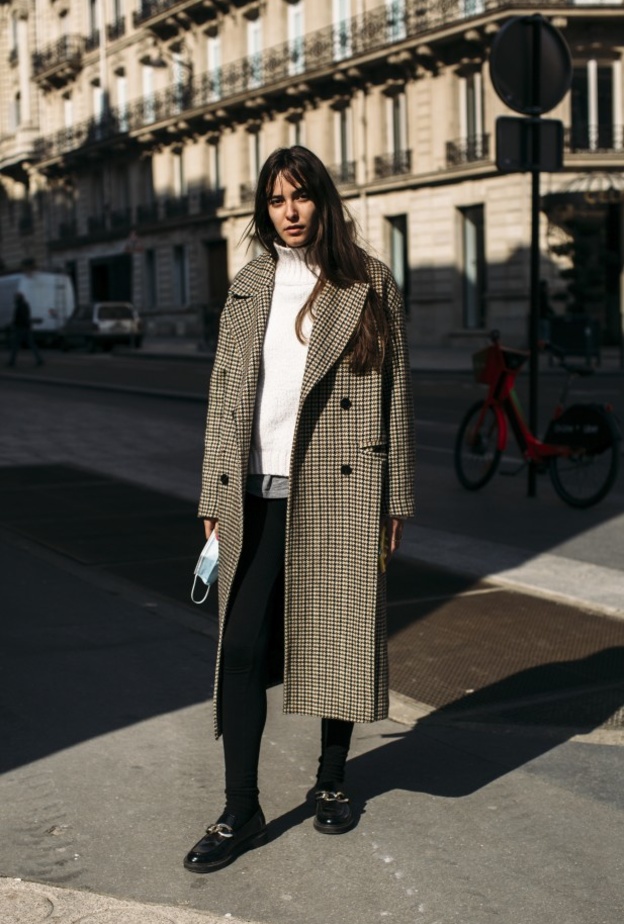 5 صيحات شتوية رائعة مع البنطلون السكيني موضة 2022