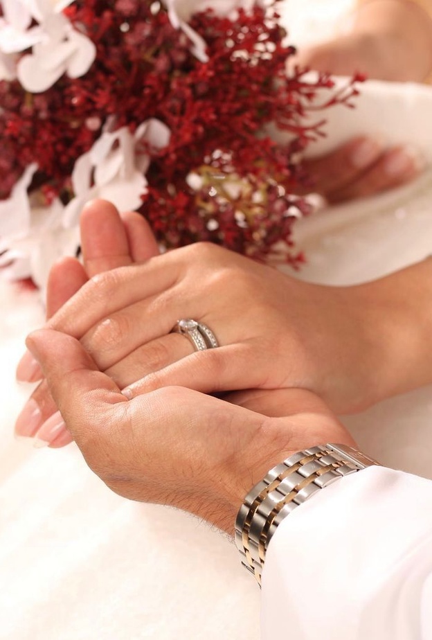 تصوير عروسين بكاميرا المصورة السعودية منى العلي