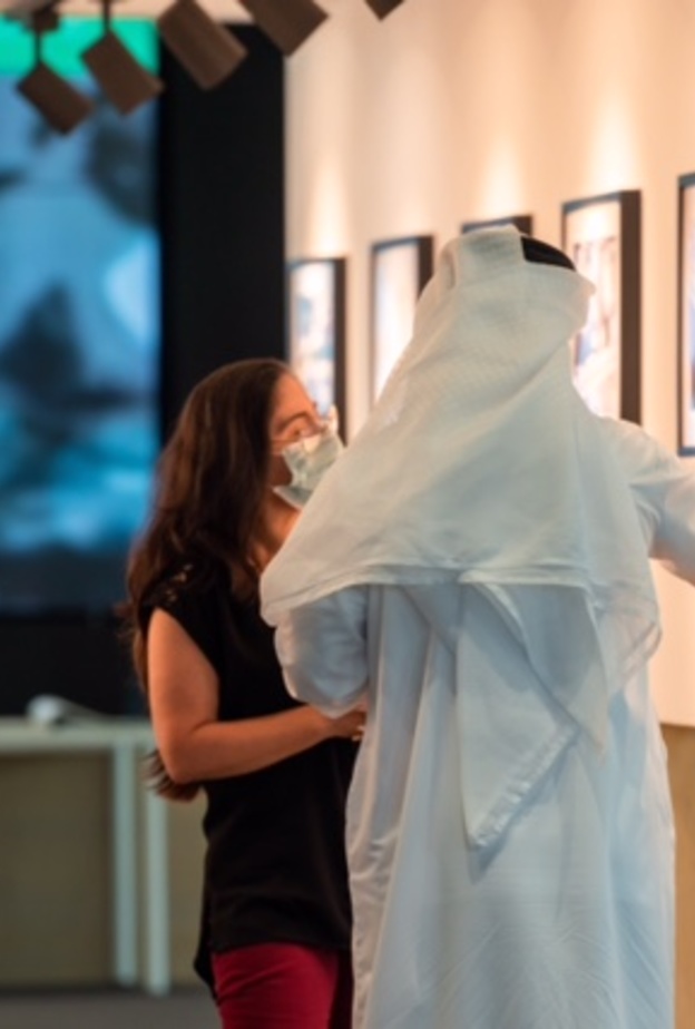 جمعية الناشرين الإماراتيين تحتفي برواد الأدب والصحافة في معرض أقلام من ذاكرة الخمسين