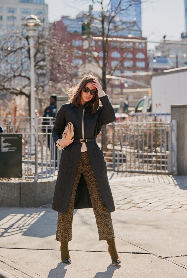 أجمل تنسيقات أزياء لإطلالات العمل تجمع بين الأناقة والعصرية