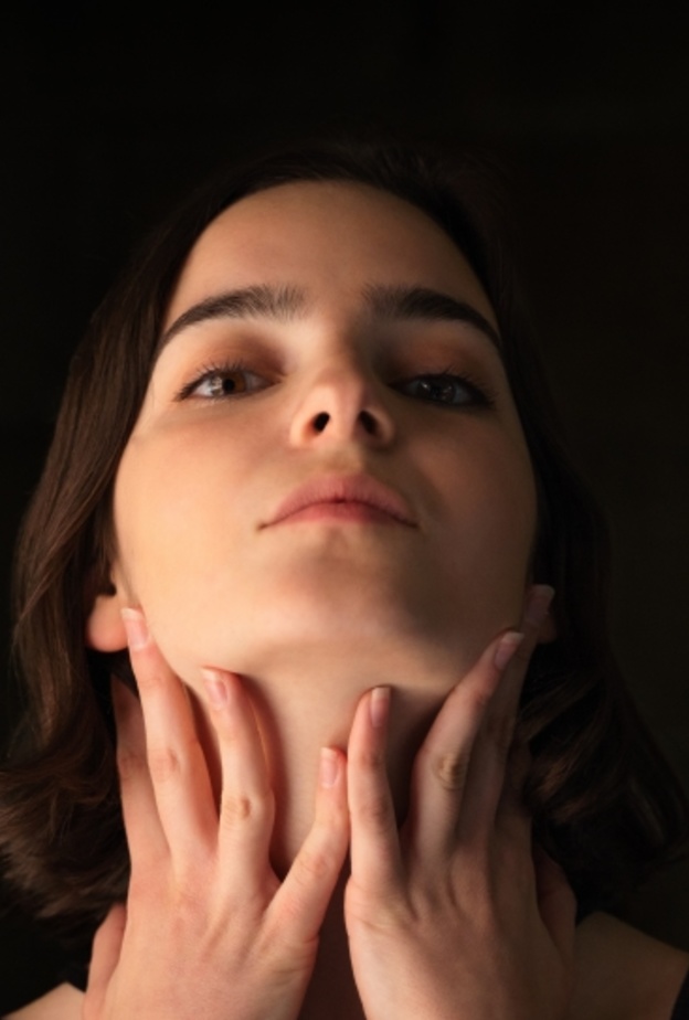 ما الفرق بين الغدة الدرقية والجار درقية