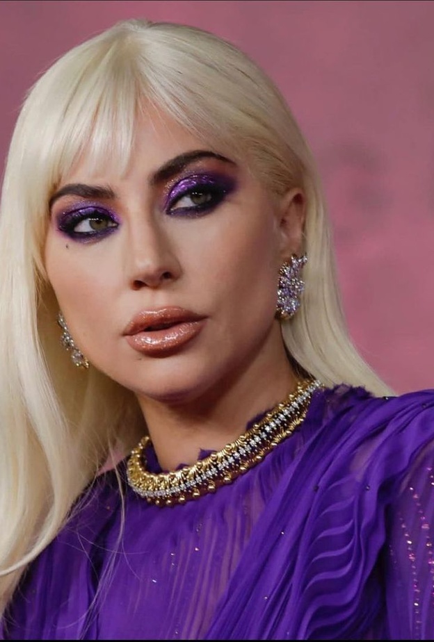 رسمات مكياج عيون ليدي غاغا بتدرجات الظلال البنفسجية