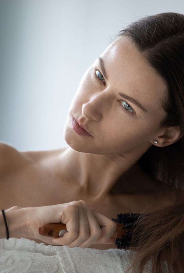 أفضل الزيوت الطبيعية للعناية بالشعر الخشن قبل ليلة رأس السنة