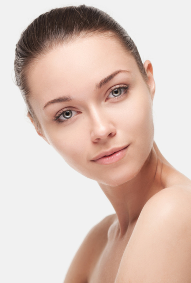 خلطات طبيعية من الطماطم لترطيب وتفتيح البشرة قبل ليلة رأس السنة