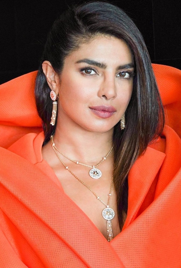 صيحات جمالية التي تألقت بها بريانكا شوبرا عام 2021