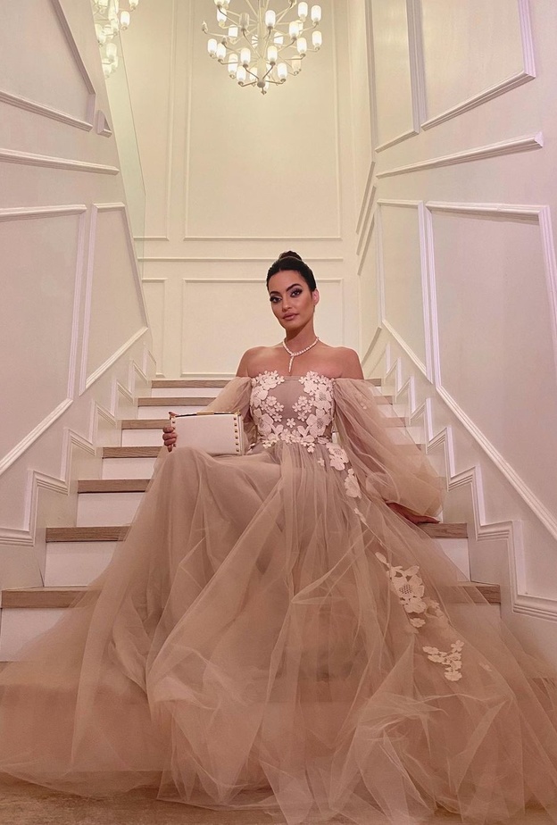 فساتين خطوبة من مدونات الموضة انستقرام@karenwazen