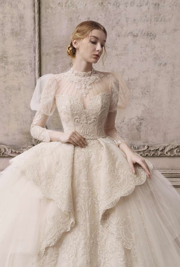 فساتين زفاف محتشمة@jimmychoo