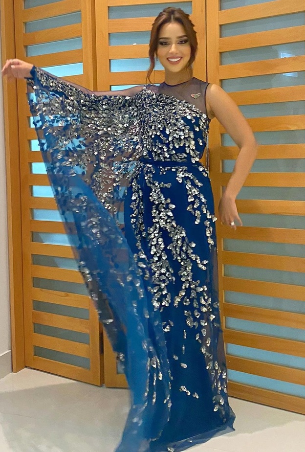 فساتين سهرة مرصعة لحفلات رأس السنة 2022 من وحي النجمات