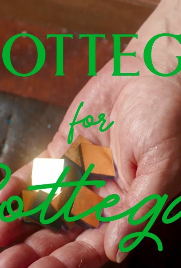 قررت دار Bottega Veneta الإحتفال بالمجتمع الغني بمتاجر صغيرة فاخرة في إيطاليا