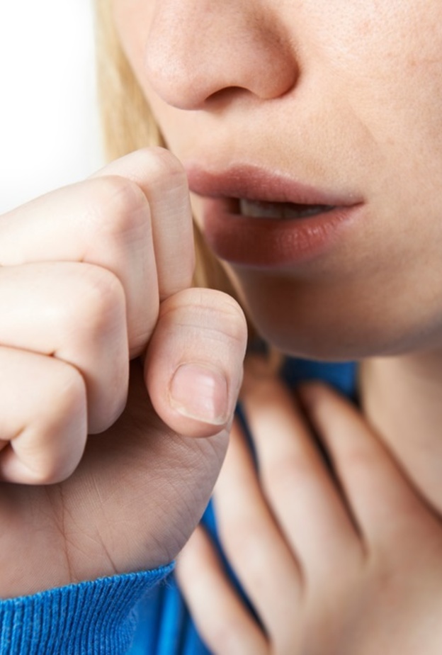 كيف يختلف سعال فيروس كورونا عن السعال العادي