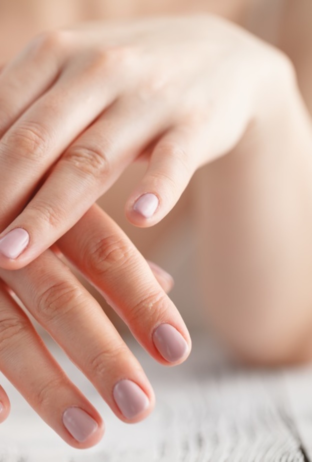 كيف يمكن للأظافر أن تنبأ بالأمراض مثل السرطان