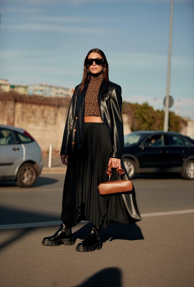 أفكار أنيقة لتنسيق التنانير في اطلالات شتاء 2022