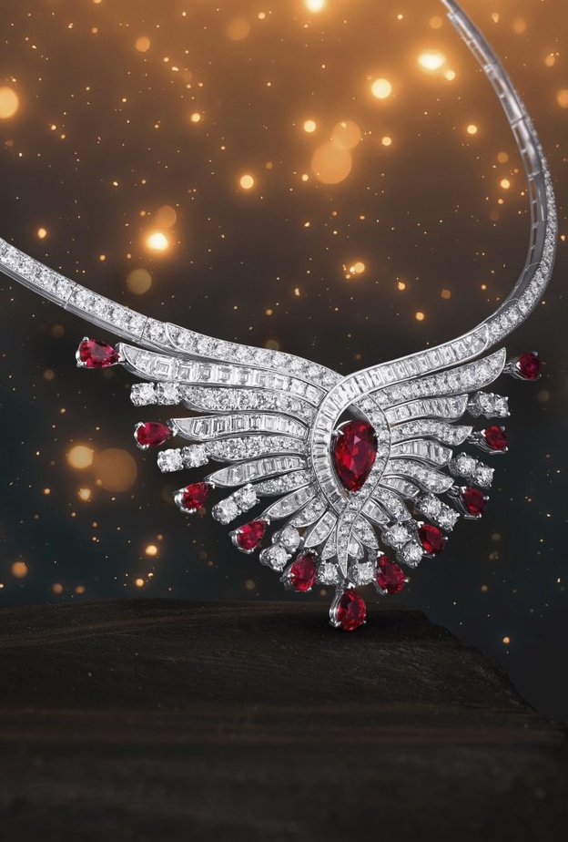 مجوهرات ياقوت أحمر فخمة لسهرات ديسمبر الراقية