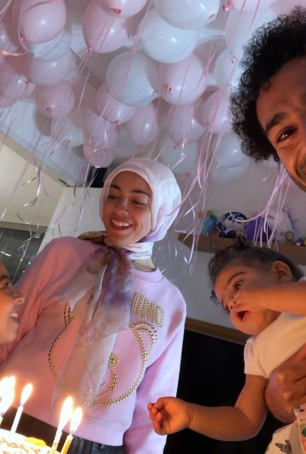 محمد صلاح تزوج من حب طفولته - انستغرام محمد صلاح