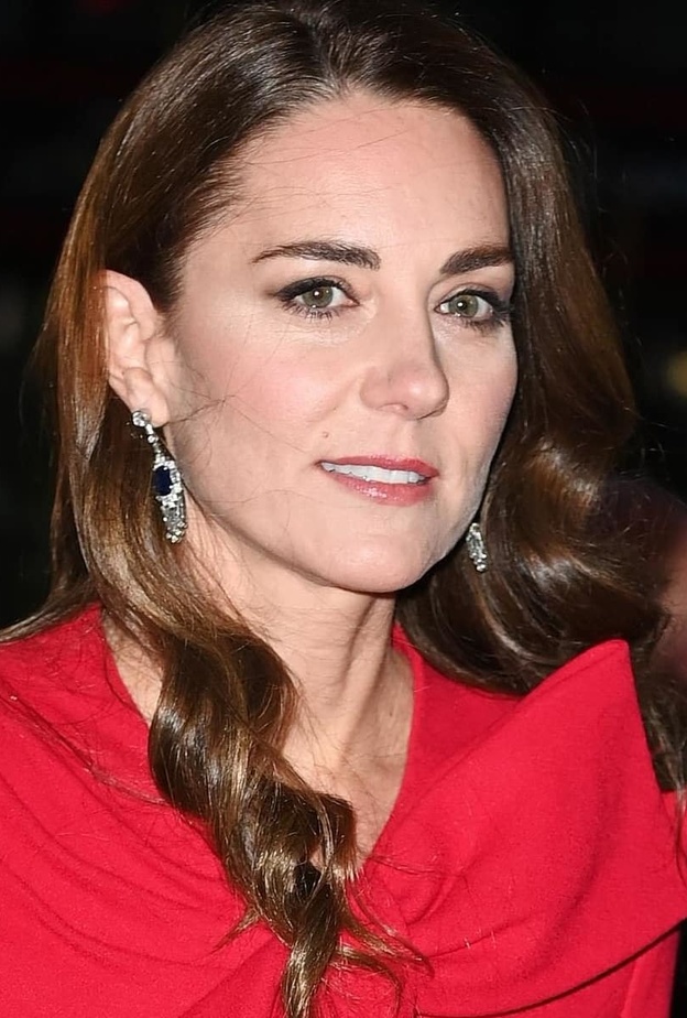 مكياج كيت ميدلتون برونزي مع تسريحات الشعر الويفي