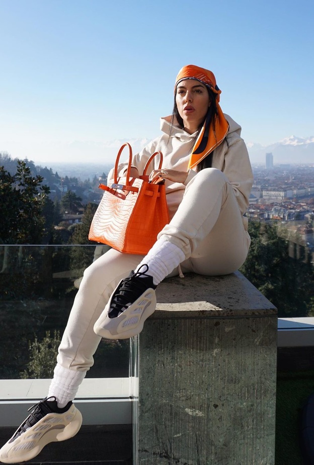 موضة الـ Tracksuitالواسعة ما زالت تلقى رواجاً كبيراً