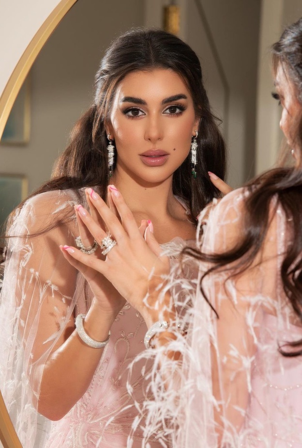 ياسمين صبري بمجوهرات كارتييه Cartier