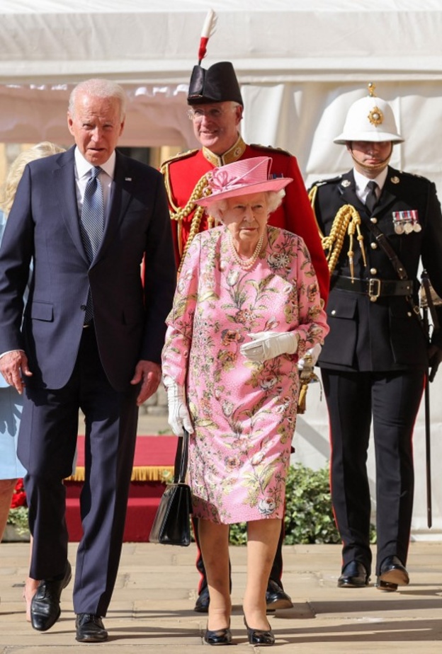 الملكة إليزابيث الثانية تلتقي جو بايدن