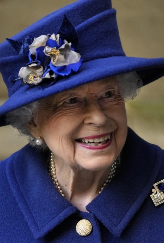 هناك 5 قواعد عليك اتباعها في حضور الملكة إليزابيث الثانية