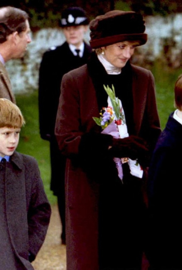 الأميرة ديانا مع العائلة المالكة البريطانية في عطلة نهاية العام