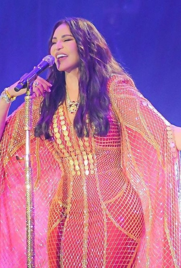 إطلالة أحلام