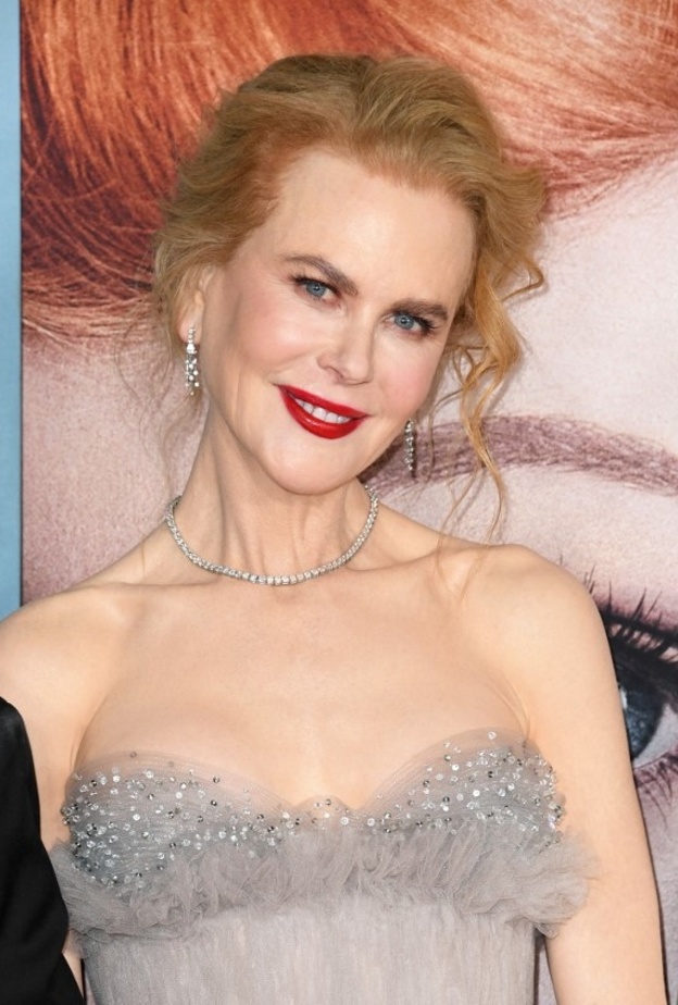 اجدد الوان احمر شفاه بارزة ومات بأسلوب نيكول كيدمان