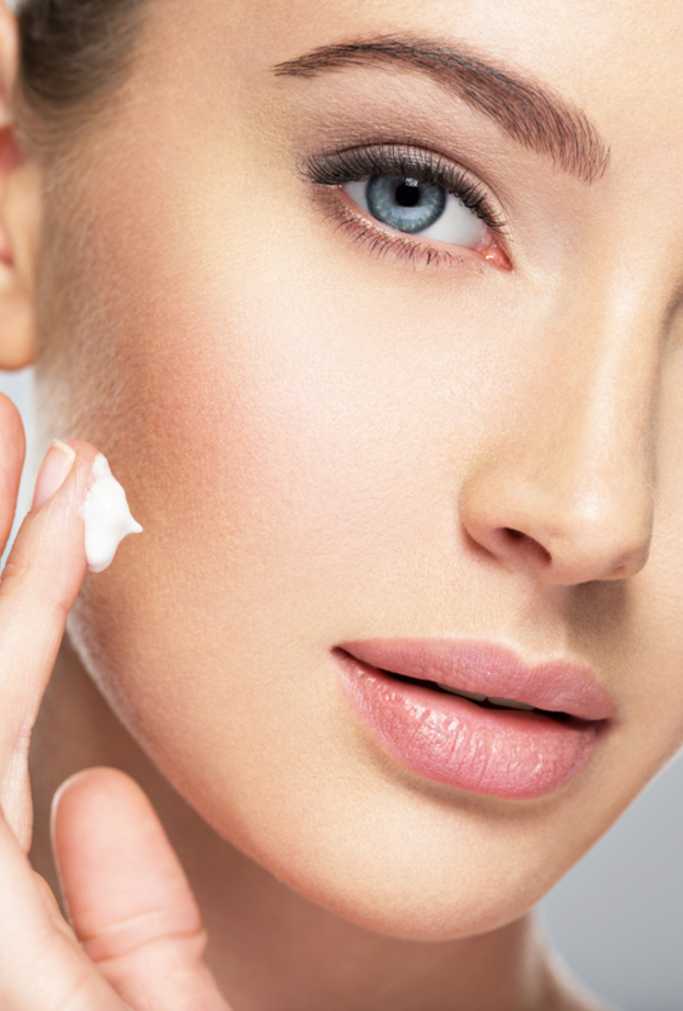 خطوات العناية بالبشرة قبل يومين من رأس السنة 2022