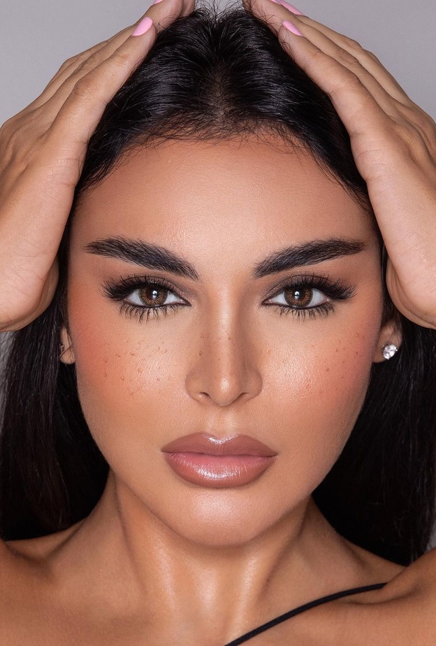 خطوات تطبيق النمش على طريقة خبير التجميل بوبا - الصور من حابه على انستغرام