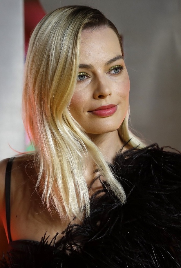 نجمات عالميات اخترن رسمات مكياج ملون