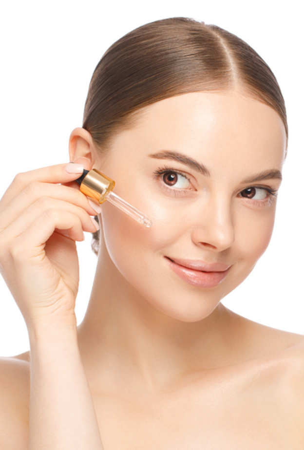 فوائد زيت الورد لتبييض وتوحيد لون البشرة في الشتاء