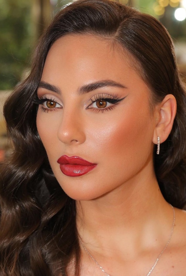  صور مكياج مناسب لتكبير العين من حساب انستغرام لخبيرة التجميل ايفون حاتم