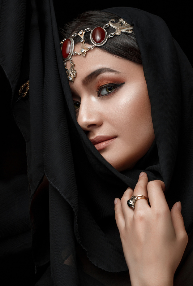 كيفية تطبيق مكياج العيون على طريقة السعوديات بالخطوات