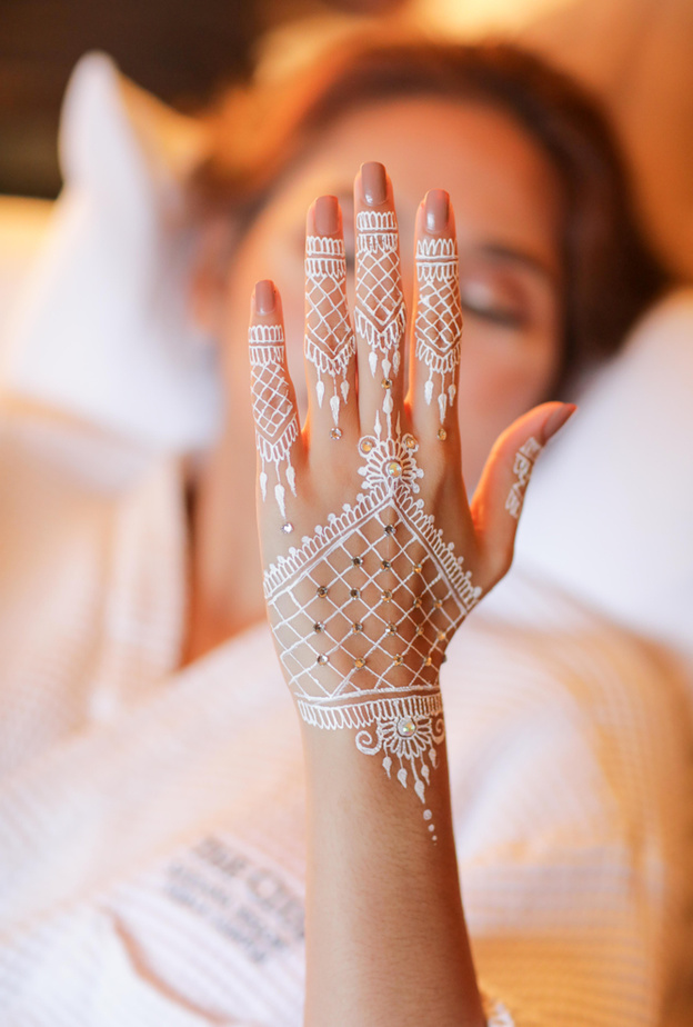 نقشات حناء باللون الابيض 