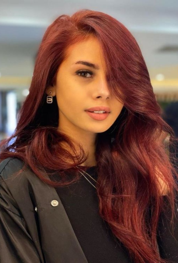 نجمات اعتمدن لون الشعر الأحمر في عام 2021