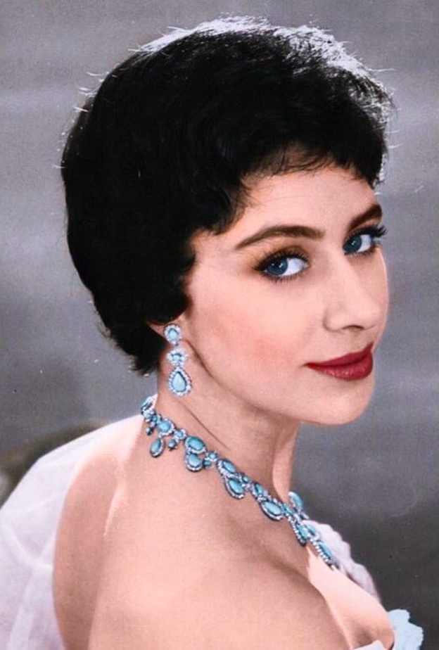 الأميرة مارغريت ترتدي طاقم الفيروز الذي لم يظهر منذ عقود