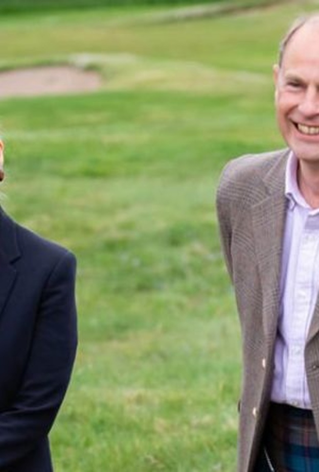 بطاقة نهاية العام للأمير إدوارد والكونتيسة صوفي