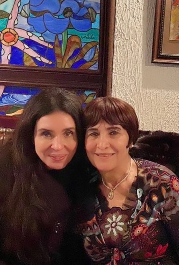 دينا ووالدتها