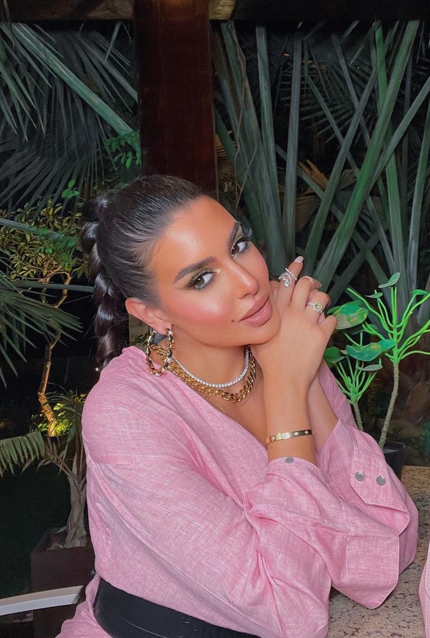 نجوم واجهوا أزمات مع عائلاتهم هذا العام وتتصدرهم ياسمين صبري