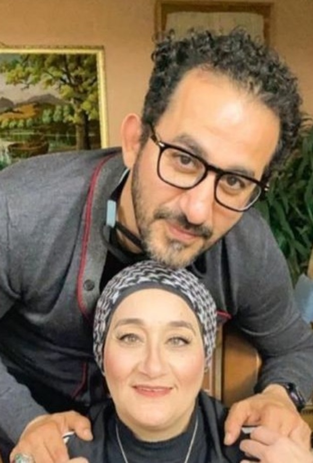 أحمد حلمي وشقيقته