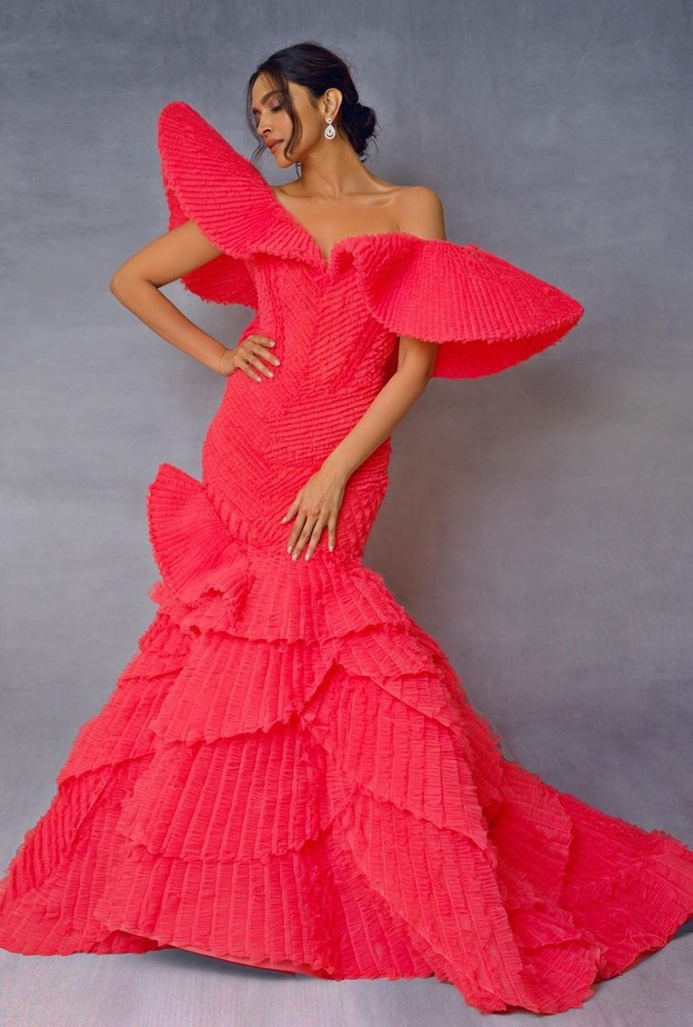 ديبيكا بادكون تخطّت المألوف بإطلالتها في مهرجان البحر الأحمر السينمائي