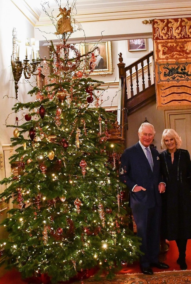 الأمير تشارلز وكاميلا باركر يحتفلان بمناسبات نهاية العام