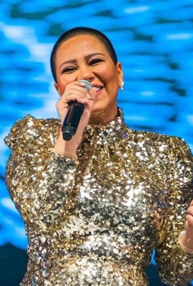 قبل شيرين عبد الوهاب ..أبرز نجمات عربيات وعالميات حلقن شعر رأسهن بالكامل