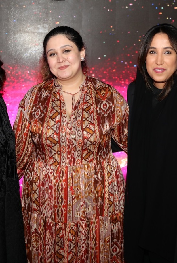 الرئيسة التنفيذية للمجموعة السعودية للأبحاث والإعلام جمانة الراشد والفنانة سارة شكيل ورئيس تحرير مجلة هي مي بدر